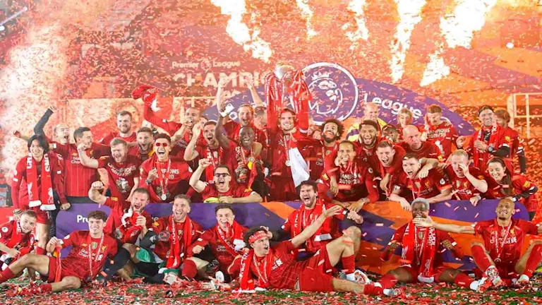 “دون لعب”.. هل يتوج ليفربول بلقب الدوري الإنجليزي مساء اليوم؟