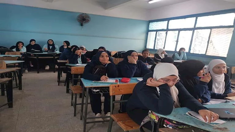 “التعليم” ترد على تساؤلات أولياء الأمور بشأن تداخل امتحانات شهر أبريل مع نهاية العام بالشرقية