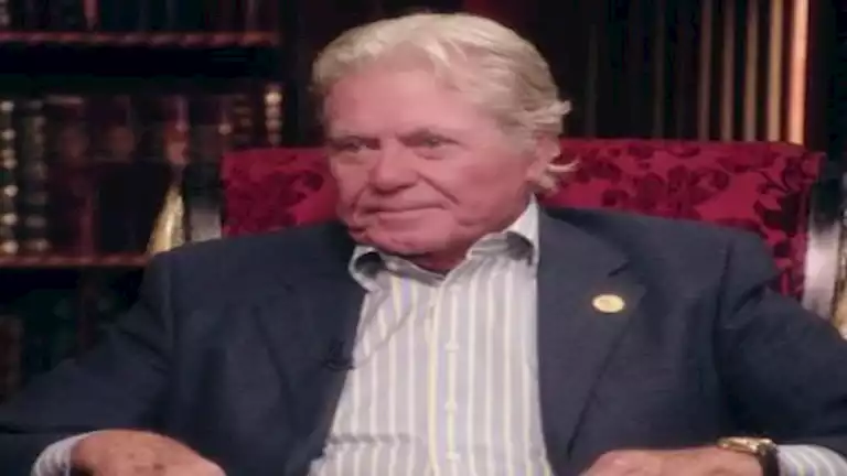 حسين فهمي ينعى لطفي لبيب: “ربنا يرحمه ويصبر أهله”