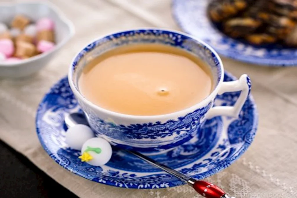 هذا ما يفعله شرب “الشاي باللبن” يوميا بجسمك