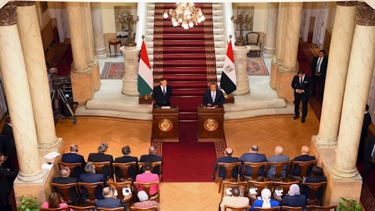 مصر تبحث خطة إعمار غزة مع المجر