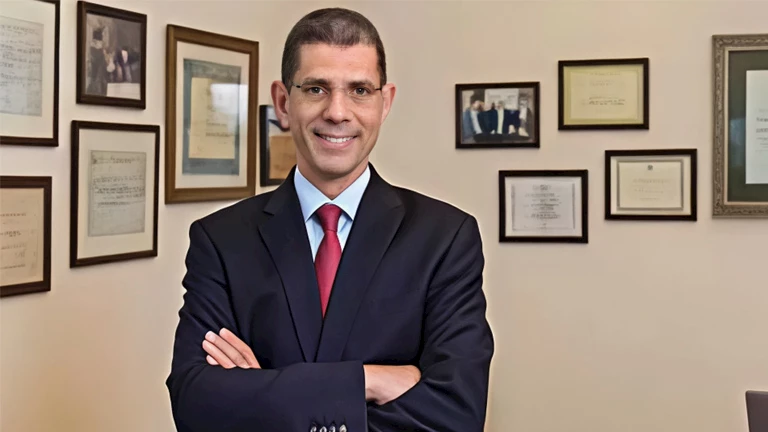 قرار جمهوري بتعيين حاتم نبيل رئيسًا للجهاز المركزي للتنظيم والإدارة