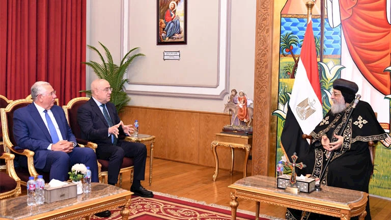 رئيس حزب الجبهة الوطنية والأمين العام يلتقيان البابا تواضروس بالكتدرائية