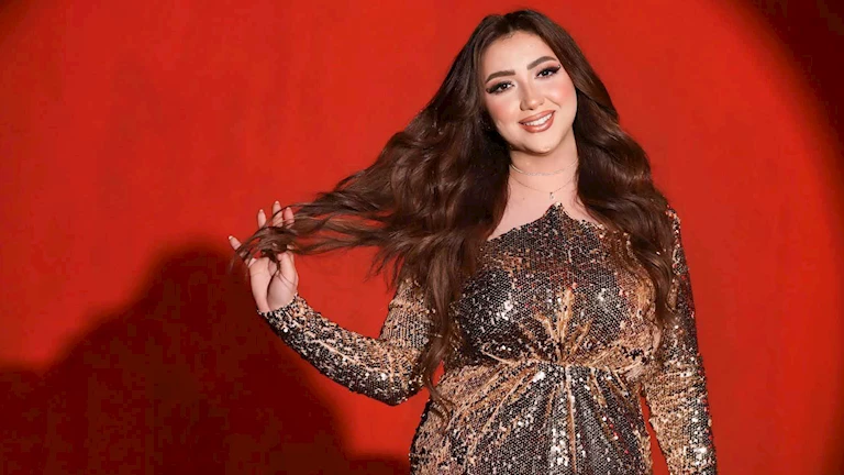 آية عبدالله تنشر فيديو لسقوطها أثناء تصوير فيديو كليب أحدث أغانيها “واو”