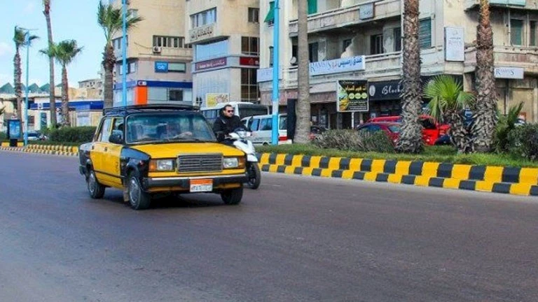 12.65 جنيه فتح عداد.. التسعيرة الجديدة لـ”تاكسي الإسكندرية” بعد زيادة أسعار البنزين