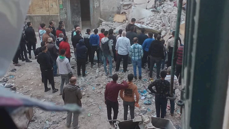 ولدان وبنت.. انتشال 3 أطفال من أسفل أنقاض عقار اللبان المنهار في الإسكندرية- صور