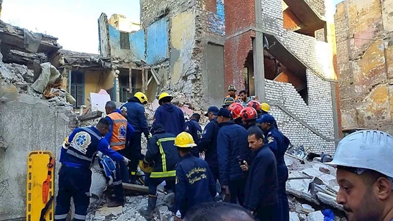 تحول إلى كوم تراب.. 15 صورة لفاجعة عقار اللبان المنهار في الإسكندرية