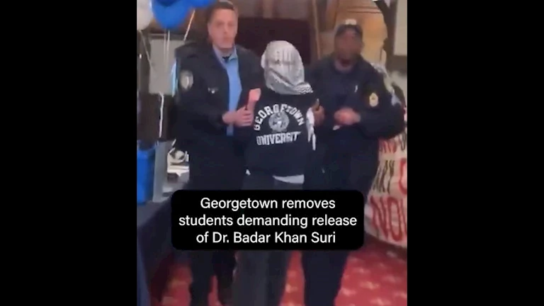 الشرطة تعتقل طلاب من جامعة جورج تاون الأمريكية بعد تنظيمهم لاعتصام تضامنا مع فلسطين