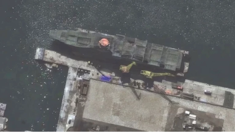 “قد تُغير قواعد اللعبة”.. أقمار صناعية ترصد أضخم سفينة حربية في تاريخ كوريا الشمالية