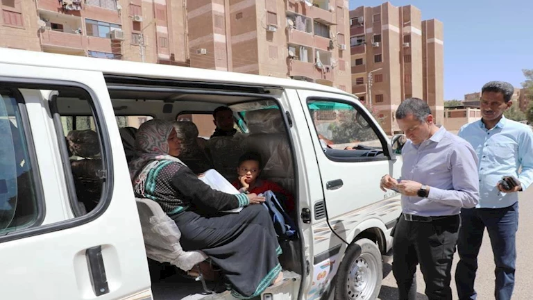 نائب محافظ أسوان ورؤساء المدن يتابعون الالتزام بالتعريفة الجديدة للمواصلات