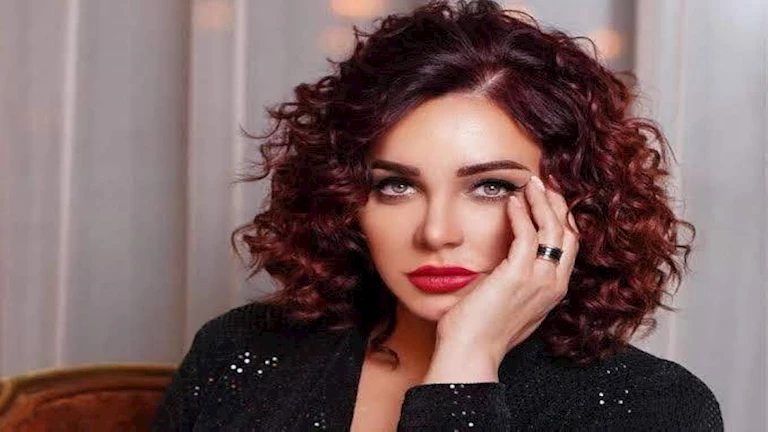 بعد شطب عضويتها بسوريا.. سلاف فواخرجي توجه رسالة إلى وفاء عامر: “مصر وأهلها هم الماس”