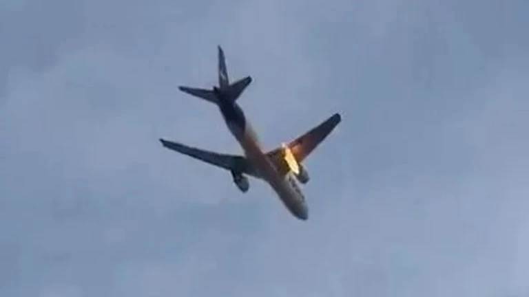 على متنها 153 شخصًا.. أرنب بري يتسبب في حريق بمحرك طائرة أمريكية (فيديو)