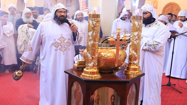 الأقباط يحتفلون بـ”خميس العهد” في دير الأنبا متاؤس الفاخوري بإسنا -صور