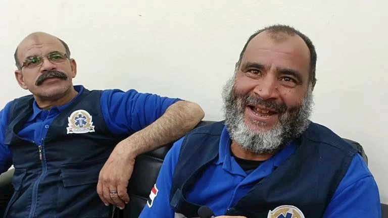 “الفلوس مش بتزغلل عنينا”.. مسعفا المنيا يكشفان لحظات العثور على ثروة بالملايين -فيديو وصور