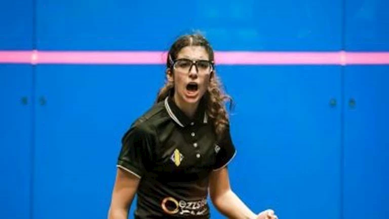 “بعد إقصائها نور الشربيني”.. من هي أمينة عرفي بطلة الاسكواش المصرية؟