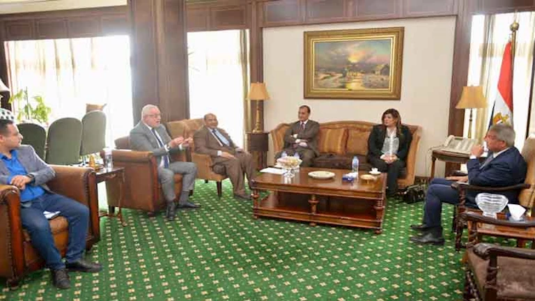 “الأعلى للإعلام” و”السياحة” يبحثان التوعية بشعيرة الحج ومخاطر الطرق غير الرسمية