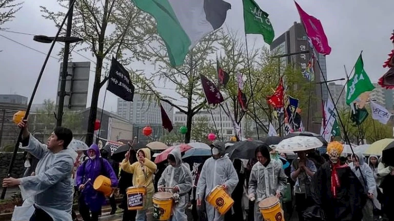 احتجاجات مستمرة في كوريا الجنوبية تنديدًا بالحرب على غزة (صور+فيديو)