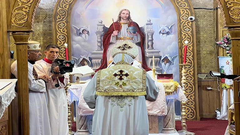 ترانيم وألحان مبهجة.. مطران بورسعيد يترأس قداس عيد القيامة المجيد بكنيسة العذراء مريم -صور