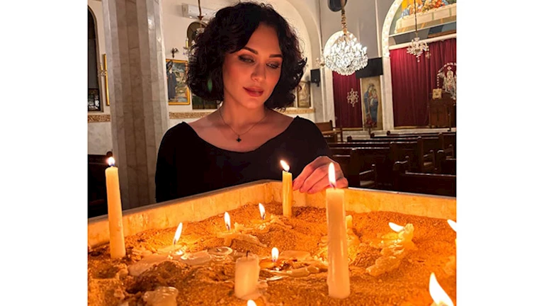 بالصور.. سلاف فواخرجي تحتفل بعيد القيامة داخل كنيسة السيدة العذراء مريم