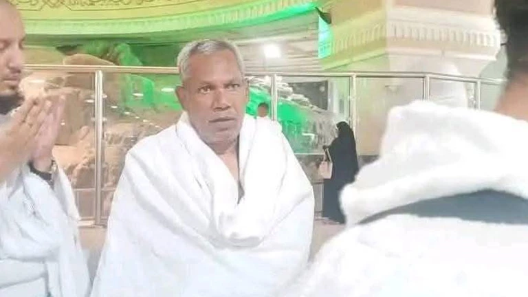 الأهالي بكوا تأثرًا بالموقف.. مؤذن يلفظ أنفاسه الأخيرة أثناء الآذان بقنا