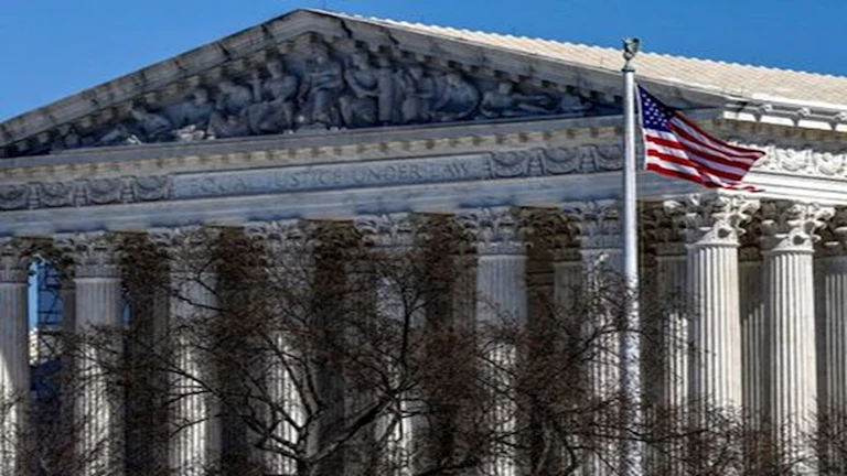 المحكمة العليا الأمريكية توقف ترحيل فنزويليين من تكساس