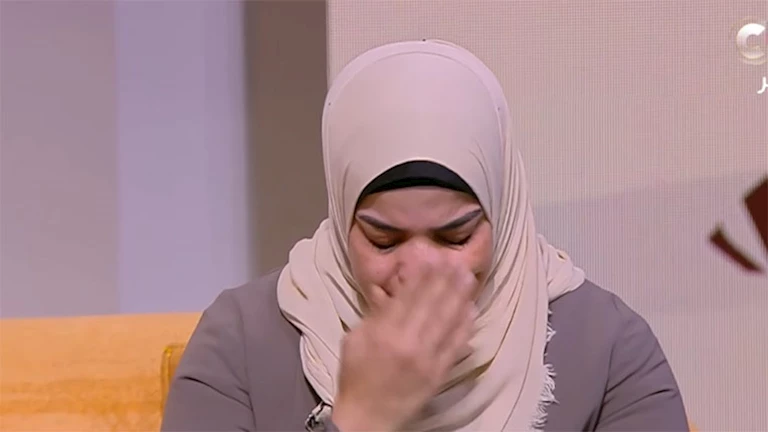 والدة إمام صلاة التراويح الكفيف بالجامع الأزهر تبكي على الهواء.. تعرف على السبب -(فيديو)