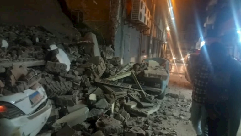 تحرير محضر ضد مالك عقار منهار بالزقازيق.. تجاهل قرار الترميم