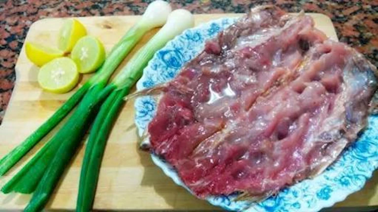 لماذا يشكل الفسيخ “مجهول المصدر” خطراً على صحتك؟.. أستاذة كيمياء الكائنات الدقيقة تحذر