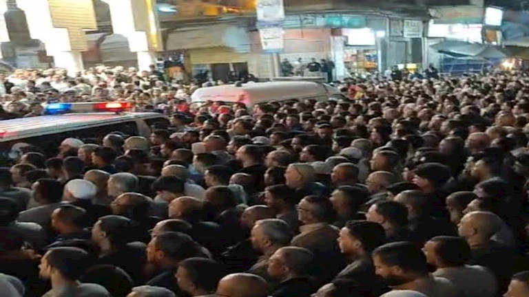 بالصور.. جنازة جماعية مهيبة لـ 5 من ضحايا طريق العدالة بالبحيرة