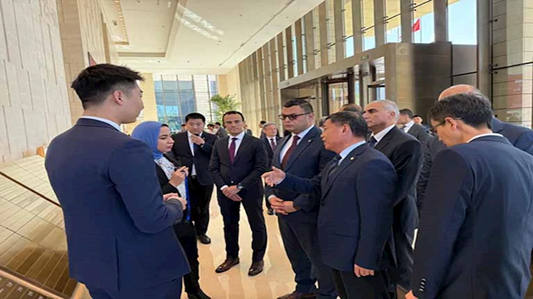 وزير الإسكان يتفقد منطقة الأعمال المركزية بـ”بكين” للاطلاع على أحدث نظم الإدارة والتشغيل