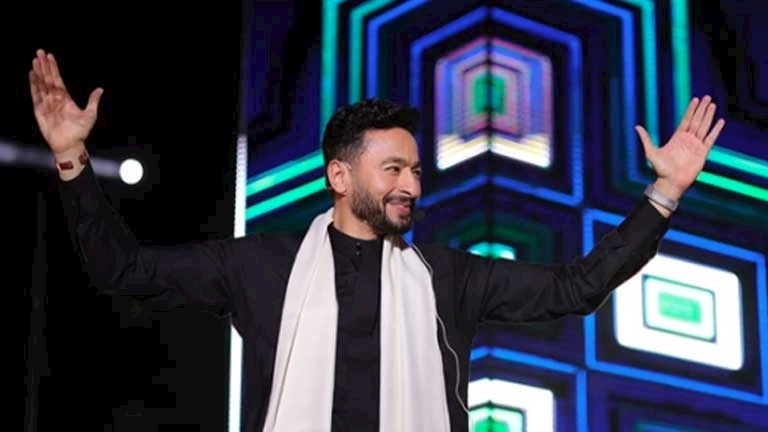 بملابس “المداح”.. حمادة هلال يفاجئ جمهوره في حفل شم النسيم