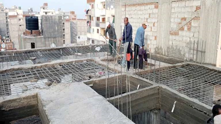 بالصور- إزالة 7 طوابق بـ “عقار الملك” في الإسكندرية