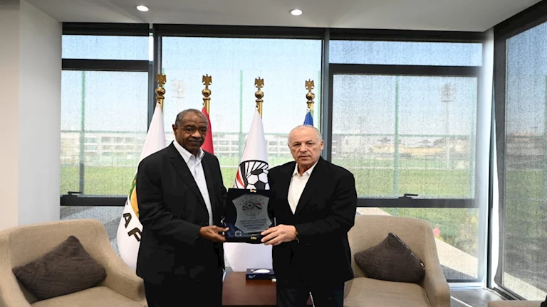 أبو ريدة يلتقي رئيس الاتحاد السوداني لكرة القدم