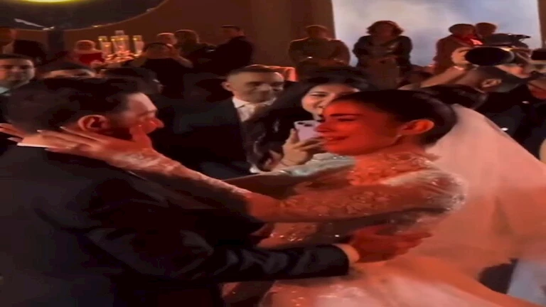 أول تعليق من أحمد زاهر على بكائه ورقصه مع ابنته ليلى في حفل زفافها
