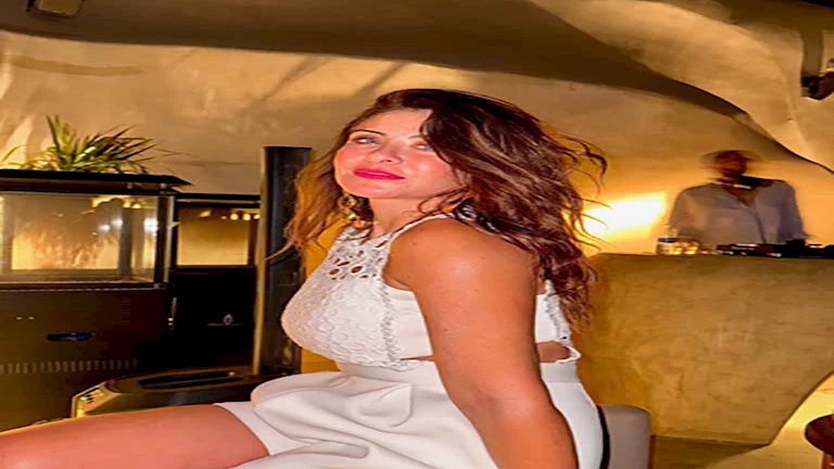 هيدي كرم تخطف الأنظار بإطلالة لافتة (صور)