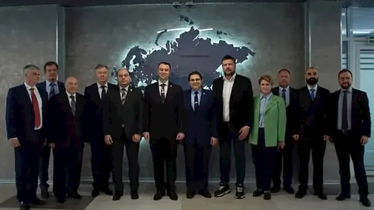 شريف حلمي يتابع تنفيذ مشروع الضبعة من قلب سان بطرسبرغ