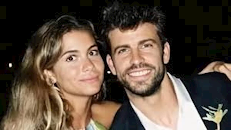 ظهر مع فتاة أخرى.. انفصال بيكيه عن صديقته كلارا بعد 3 سنوات