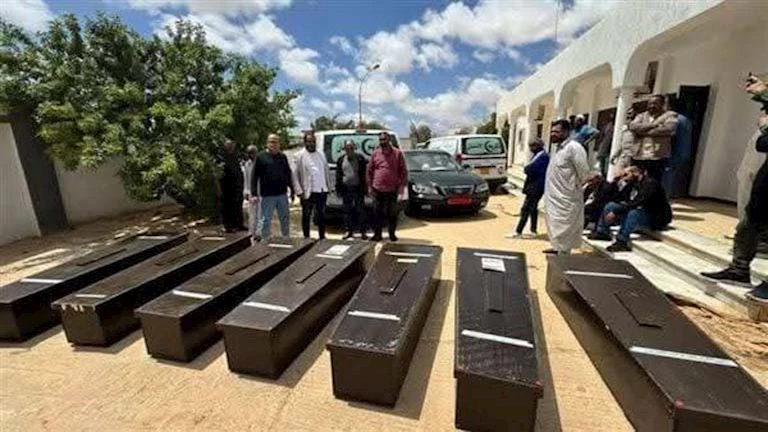 “عادوا في نعوش”.. الفيوم تودع 7 من شبابها ماتوا في حادث تصادم بليبيا -صور