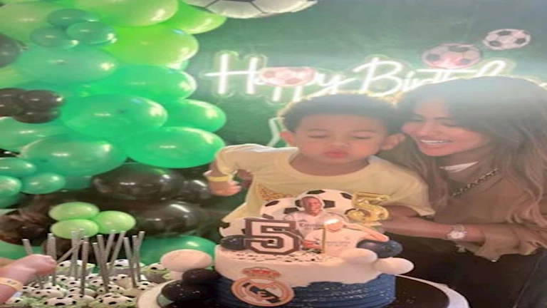 “كل سنة وأنت قلبي”.. 5 صور من احتفال الجزيري وزوجته بعيد ميلاد نجلهما