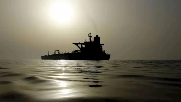أوكرانيا تستولي على إحدى سفن “أسطول الظل” الروسي