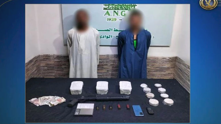 مليونا جنيه في قبضة الأمن.. سقوط أخطر مهربي الهيروين والآيس بأسيوط