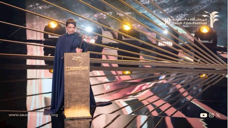 “سلمى وقمر” يفوز بجائزة النخلة الذهبية لأفضل فيلم في مهرجان أفلام السعودية