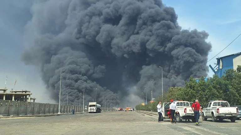 التلفزيون الإيراني: مقتل 4 أشخاص وإصابة 561 شخصًا في انفجار ميناء شهيد رجائي