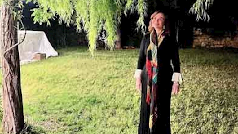 إلهام شاهين تنشر صورا من لبنان احتفالا بعيد الربيع