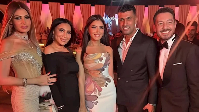 أحمد زاهر يشارك متابعيه فيديو وهو يرقص مع محمد سامي ومي عمر في حفل زفاف ابنته ليلى