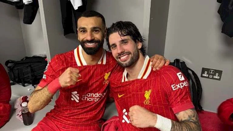 أين أنت؟.. لقطة طريفة بين سوبوسلاي ومحمد صلاح بسبب “الجيم”