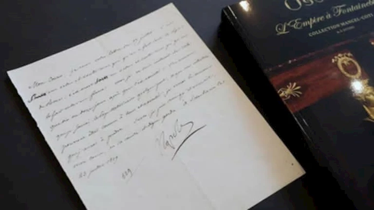 بمبلغ خيالي.. بيع رسالة بخط نابليون بونابرت في مزاد علني