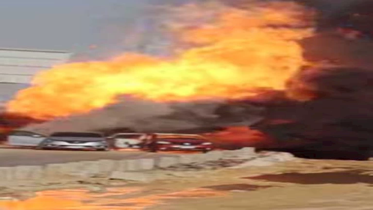 “العربيات ولعت”… الحماية المدنية تحاول السيطرة على انفجار خط غاز بطريق الواحات (صور)