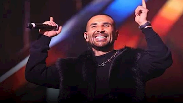 كيف تفاعل الجمهور مع أحمد سعد بعد إزالة الوشم؟