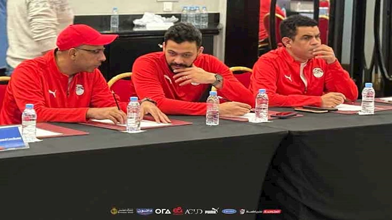 منتخب مصر تحت سن 17 سنه يرتدي الزي الأبيض ضد الكاميرون